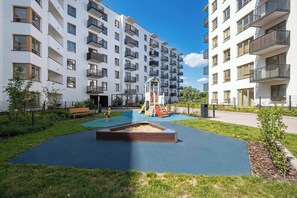 Children’s area - Bright Apartment in Warsaw | Private Garden and Parking (Warszawa)