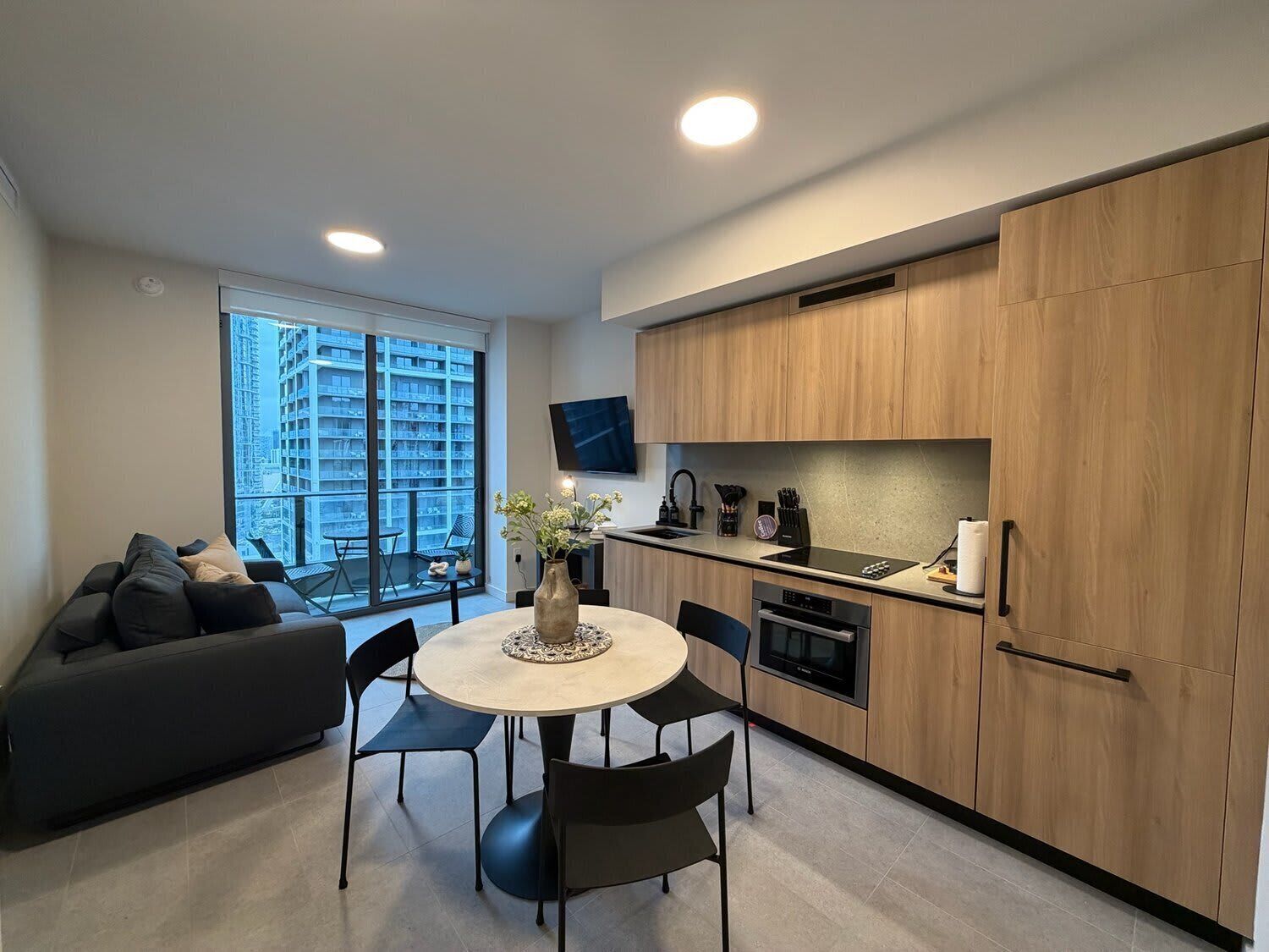 City Apartment, City View | Dining room