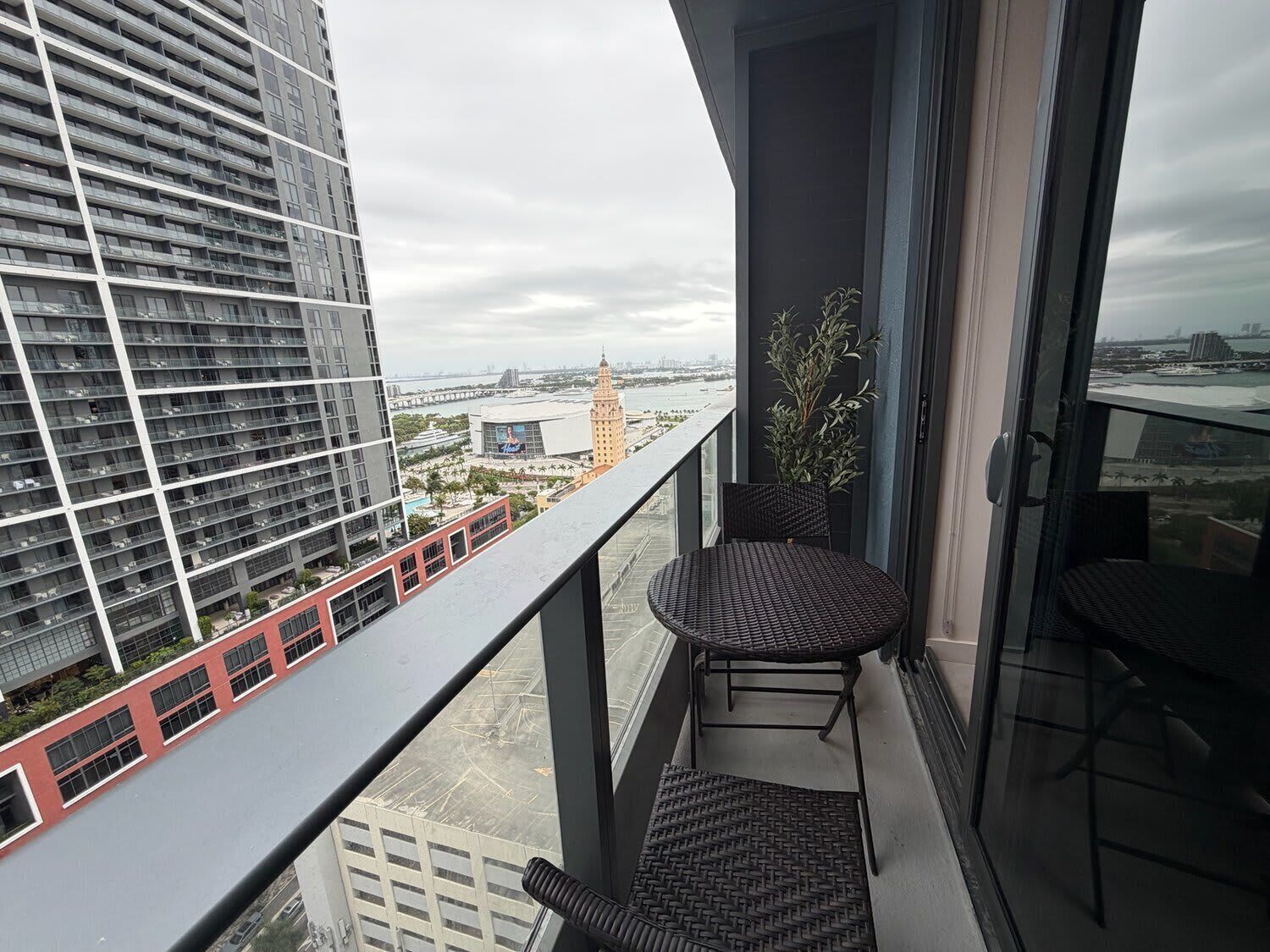 Leilighet – city, byutsikt | Balkong