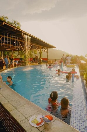 2 piscinas al aire libre