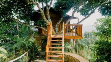 Slaapzaal, uitzicht op bergen