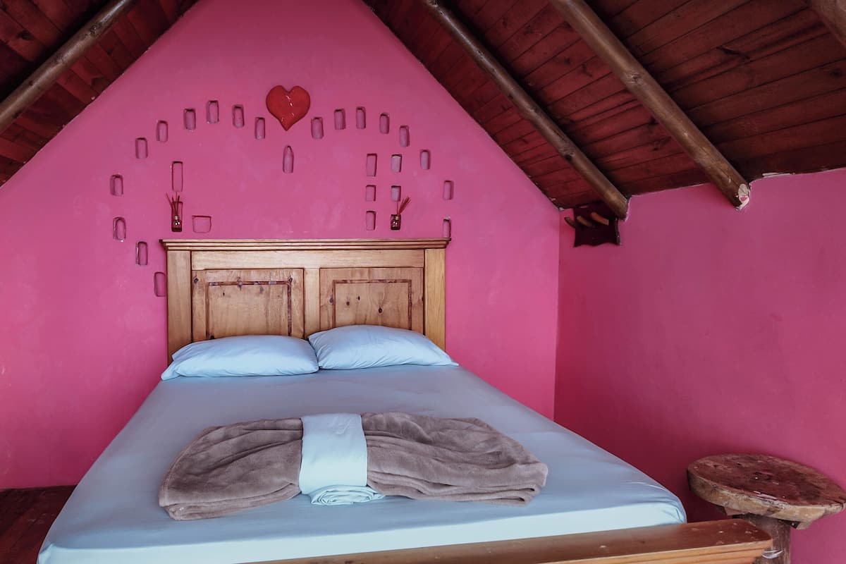 Double Room, Mountain View | Bed sheets