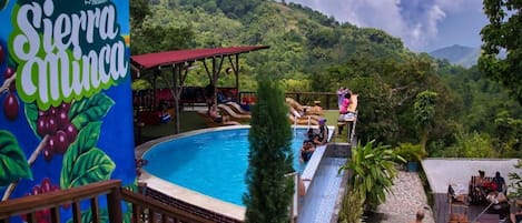 2 piscinas al aire libre