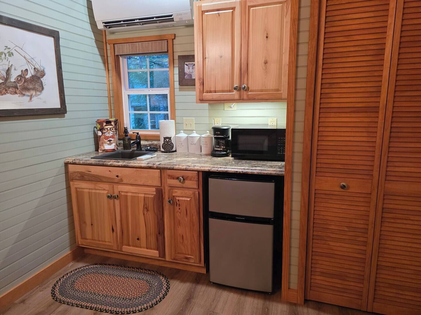 Fridge, microwave, coffee/tea maker, toaster