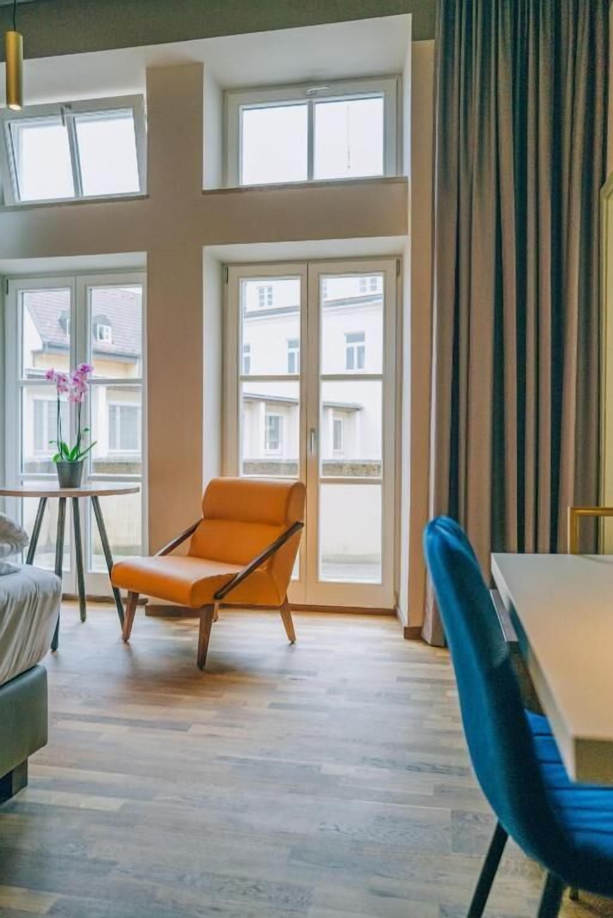 Superior Double Room, Balcony, Courtyard View | Living area