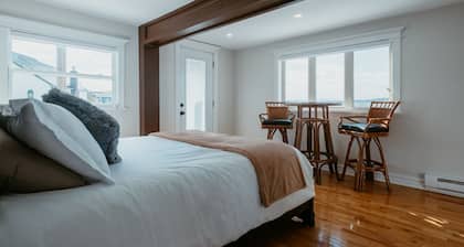 Signal Hill Lookout | 2 Bed 2 Bath | Harbour View
