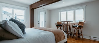 Signal Hill Lookout | 2 Bed 2 Bath | Harbour View
