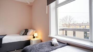 Iron/ironing board, Internet, bed sheets