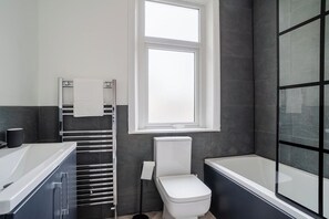 Shower, towels - Relax at Raglan @ Burnley 3BR Home | Parking (Burnley)