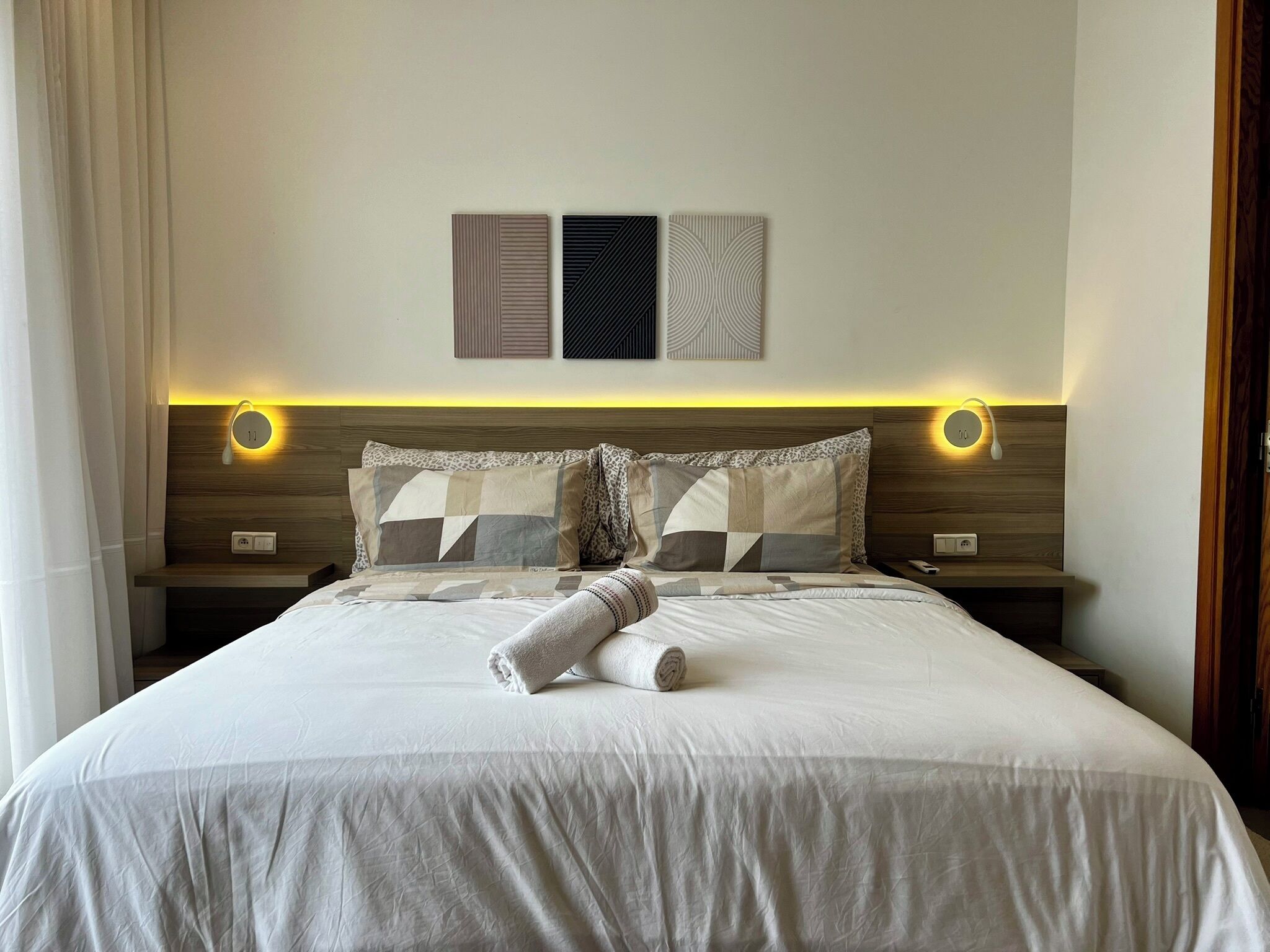 3 bedrooms, iron/ironing board, travel crib, WiFi (free)