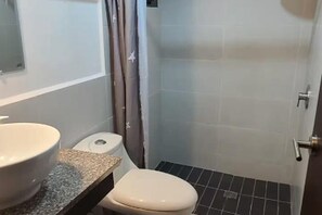 Haartrockner, Seife, Toilettenpapier