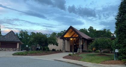 Charming 2-bedroom house with AC in beautiful Greensboro