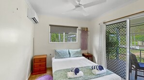 3 bedrooms, iron/ironing board, internet, bed sheets