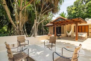 Outdoor dining - Spledid Oasis for 26 in El Peñón, by TopSpot®! (Girardot)
