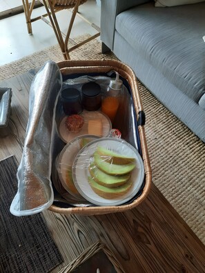 Food and drink - Superb Guest Room “La Luzeronde” with Private Terrace in Noirmoutier (L'Épine)