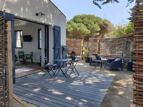 Superb Guest Room “La Luzeronde” with Private Terrace in Noirmoutier