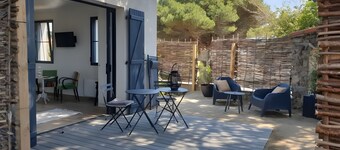 Superb Guest Room “La Luzeronde” with Private Terrace in Noirmoutier