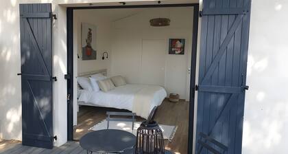 Bed and Breakfast 'Chambres D'hôtes - Mardi Gras' with Private Terrace, Private Garden and Wi-Fi