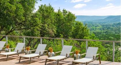 Incredible Balcony View King Room - Bygone Hotel