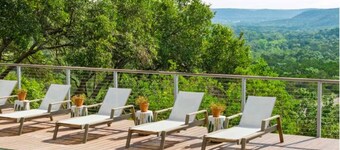 Incredible Balcony View King Room - Bygone Hotel