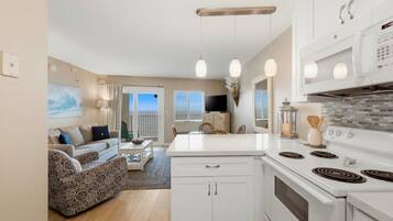 Condo, 1 King Bed with Sofa bed (Perdido Skye 72) | Private kitchen