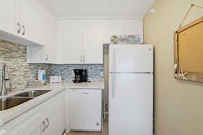 Condo, 1 King Bed with Sofa bed (Perdido Skye 72) | Private kitchen - Perdido Skye 72 (Pensacola)