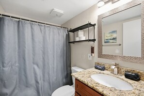Hair dryer, towels, soap, toilet paper - Fabulous 3-bed townhome, nr Old Town, King bed, sleeps 10, pool, hot tub (Scottsdale)