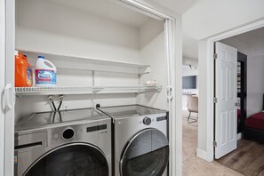 Interior - Fabulous 3-bed townhome, nr Old Town, King bed, sleeps 10, pool, hot tub (Scottsdale)