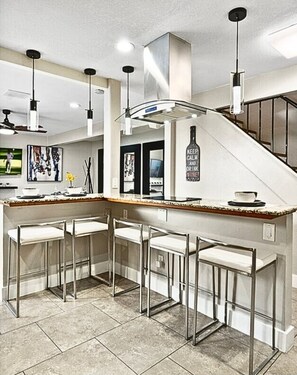 Dining - Fabulous 3-bed townhome, nr Old Town, King bed, sleeps 10, pool, hot tub (Scottsdale)