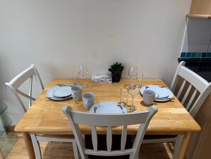 Dining - Elegant 1-Bedroom Apartment in Whitechapel (London)