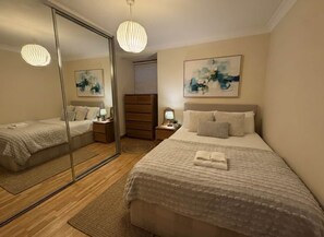1 bedroom, WiFi, bed sheets - Elegant 1-Bedroom Apartment in Whitechapel (London)