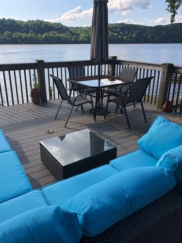 Derby Winner Pad / 3-bedroom Apartment / Beautiful Prospect Riverfront