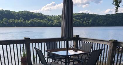 Derby Winner Pad / 3-bedroom Apartment / Beautiful Prospect Riverfront
