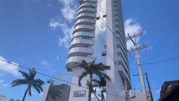 Apartamento, sacada, vista para a cidade | Fachada