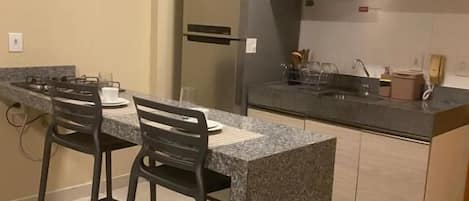 Appartement, balcon, vue sur la ville | Cuisine privée