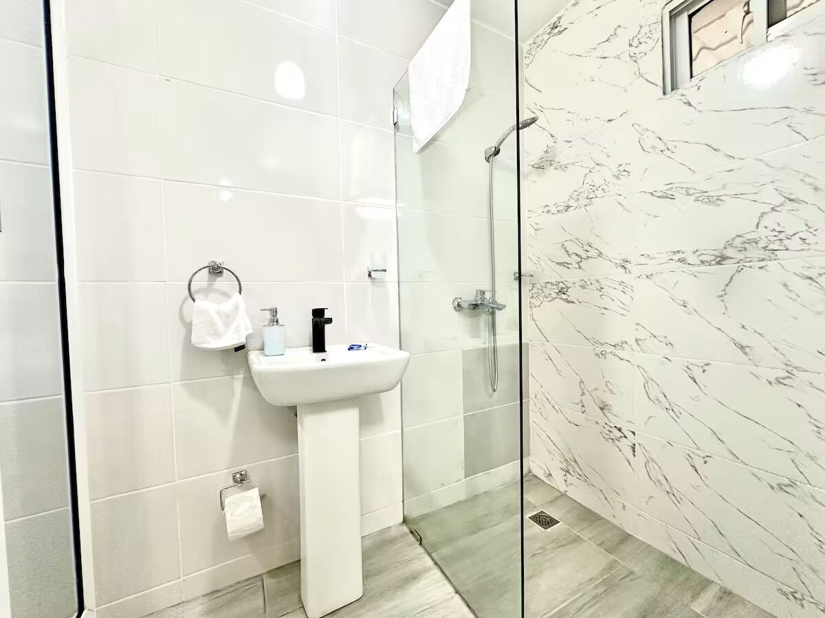 Dusche, Handtücher, Seife, Toilettenpapier