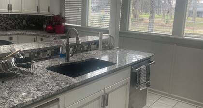 3-bedroom Pet-Friendly Home Near River & Casinos