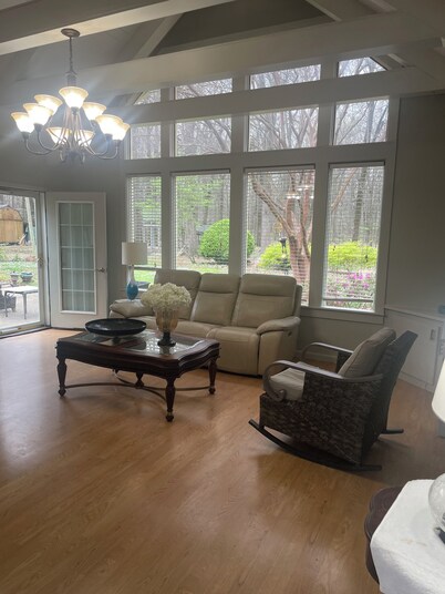 3-bedroom Pet-Friendly Home Near River & Casinos