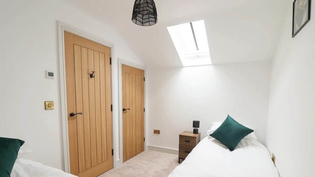 Room - Sally's Barn PG Farm (Weston Rhyn)