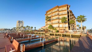 Marina - NEW! Direct Bayfront Sunsets - Boat Docks - Pool - Fish (South Padre Island)