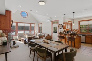 Interior - Ski Escape 3BDR Fireplace Pool/Spa Tremblant (Mont-Tremblant)