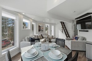 Dining - Mountain Tremblant Ski-In/Ski-Out Condo (Mont-Tremblant)