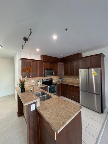 Spacious and Comfortable 3-bedroom 2-bathroom apartment