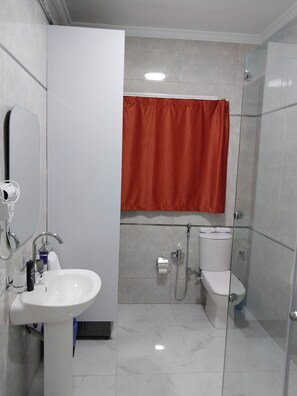 Shower, hair dryer, towels, soap - Lovely 2-bedroom apartment in Cairo downtown overlooking Tahrir Square in . (cairo -downtowwn -Qasr El-Nil District)