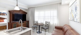 Cozy 2-bedroom condo at Westgate Palace Resort near Universal Studios