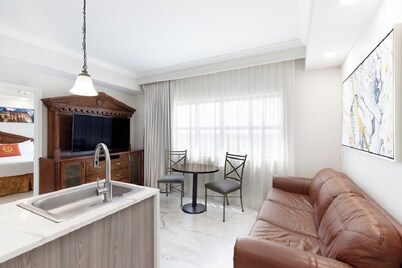 Cozy 2-bedroom condo at Westgate Palace Resort near Universal Studios