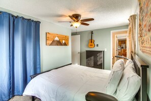 3 bedrooms, desk, iron/ironing board, travel cot - Buena Vista Retreat - Close to MTB and River Walk (Buena Vista)
