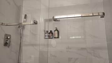 Maison, 2 chambres | Salle de bain
