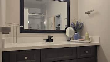 House, 2 Bedrooms | Bathroom