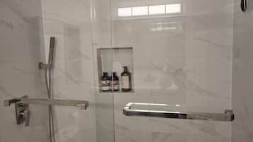 House, 2 Bedrooms | Bathroom